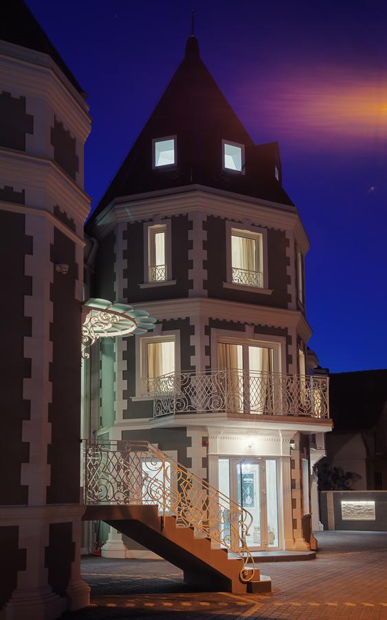 Castello Boutique Hotel Cacak Ngoại thất bức ảnh