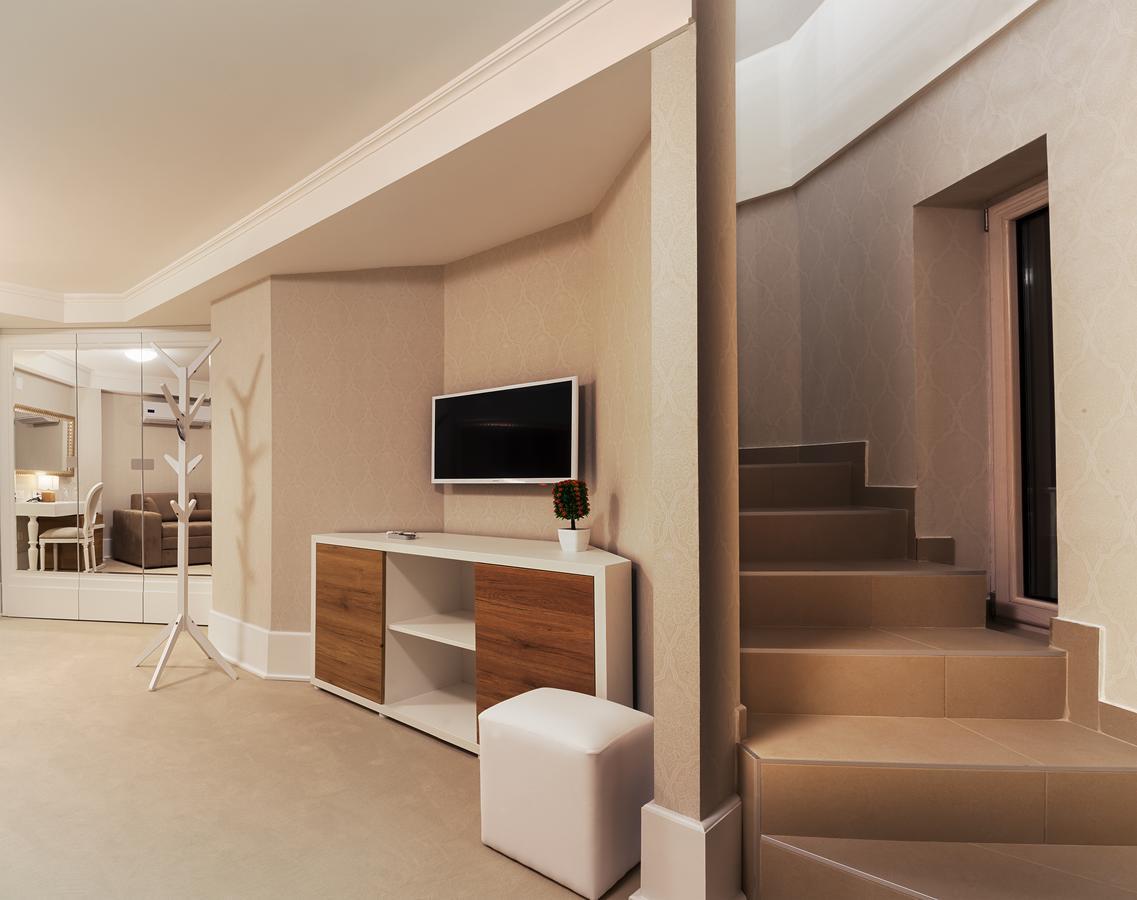 Castello Boutique Hotel Cacak Ngoại thất bức ảnh