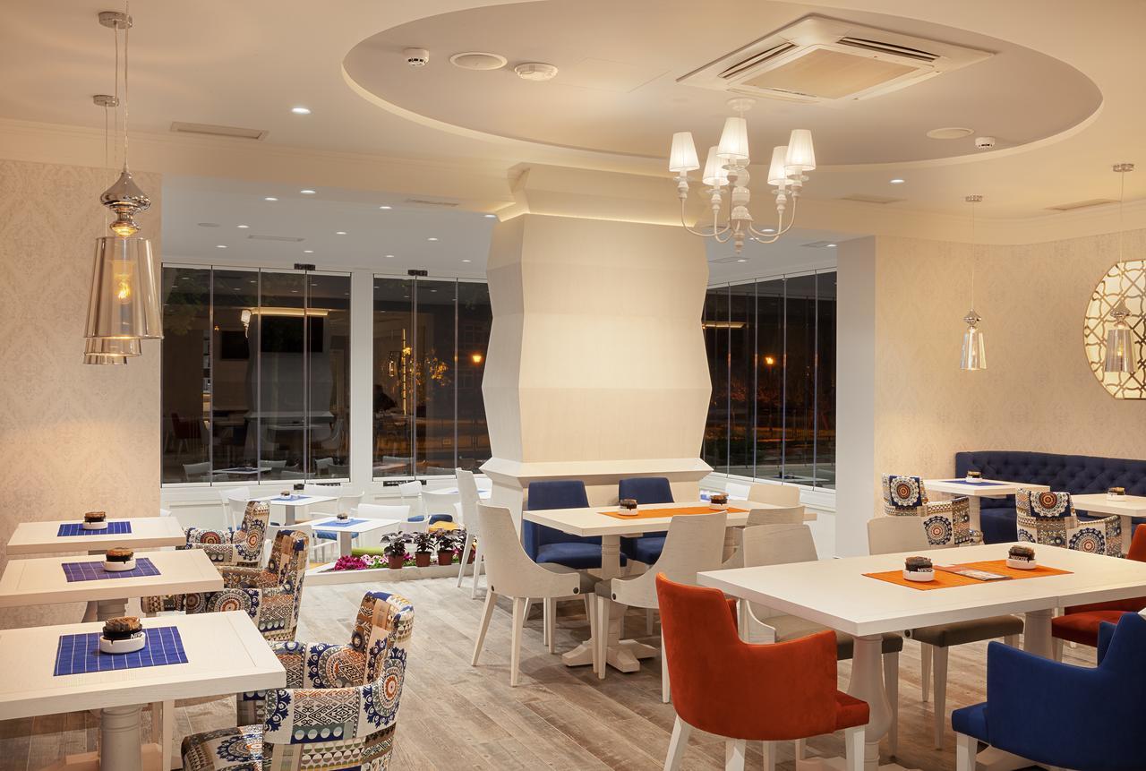 Castello Boutique Hotel Cacak Ngoại thất bức ảnh