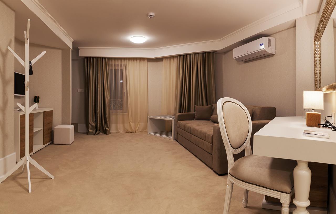 Castello Boutique Hotel Cacak Ngoại thất bức ảnh